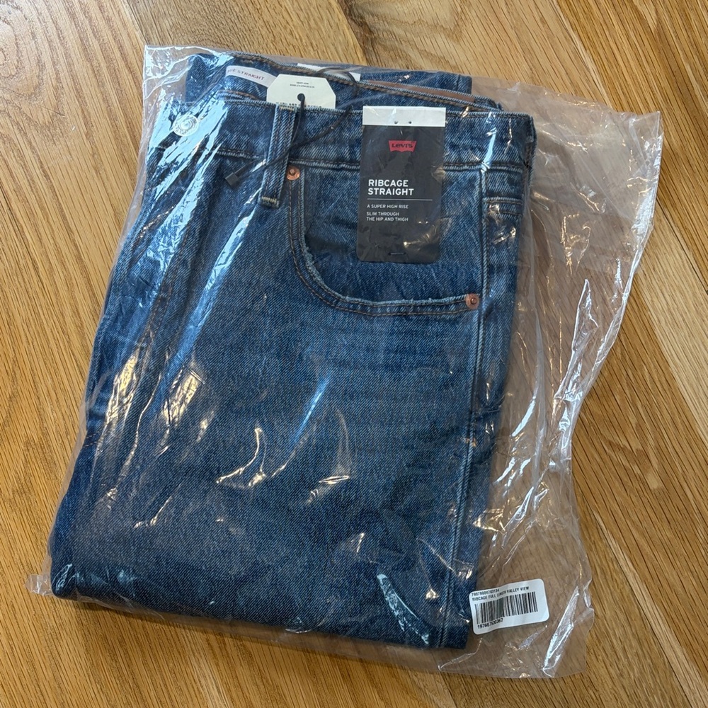 Levi's Ribcage Straight Blue Jeans - Picture 9 of 12